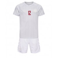 Billiga Danmark Kasper Dolberg #12 Barnkläder Borta fotbollskläder till baby VM 2022 Kortärmad (+ Korta byxor)